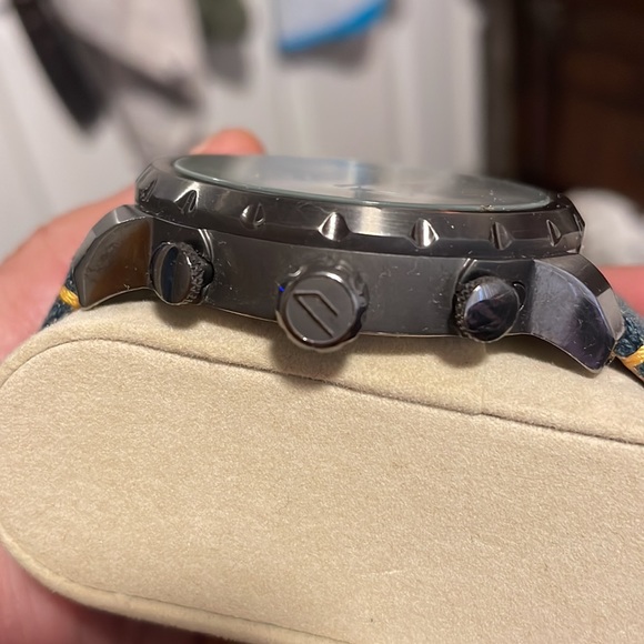 Wach - Picture 3 of 3